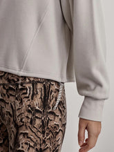Load image into Gallery viewer, Stylish athleisure from Varley available online from Studio 128 fit.