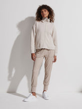 Load image into Gallery viewer, The perfect stylish sweatshirt from Varley available online at Studio 128 fit.