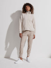 Load image into Gallery viewer, The perfect stylish sweatshirt from Varley available online at Studio 128 fit.
